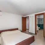 Ada Villa *