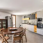 Ada Villa *